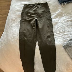 Green cargo leggings - trendy!